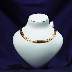 Flat mirror-polished gold collar necklace on a white bust